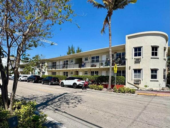 605 77th St, Miami Beach FL 33141