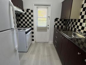 605 77th St, Miami Beach FL 33141