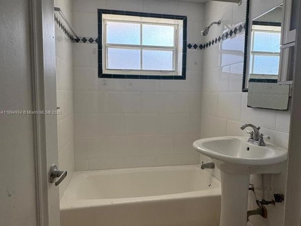 605 77th St, Miami Beach FL 33141