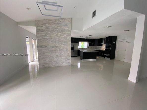 620 SW 98th Ter, Pembroke Pines FL 33025