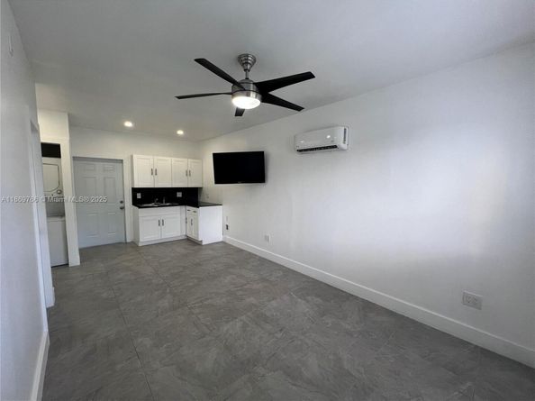 620 SW 98th Ter, Pembroke Pines FL 33025