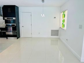 620 SW 98th Ter, Pembroke Pines FL 33025