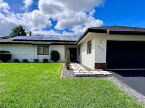 620 SW 98th Ter, Pembroke Pines FL 33025