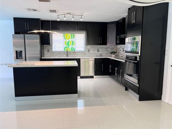 620 SW 98th Ter, Pembroke Pines FL 33025