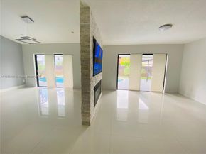 620 SW 98th Ter, Pembroke Pines FL 33025