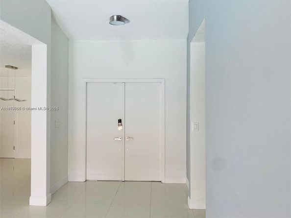 620 SW 98th Ter, Pembroke Pines FL 33025