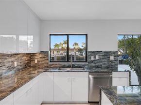 340 SE 13th Ave, Pompano Beach FL 33060