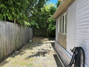 6121 Madison St, Hollywood FL 33023