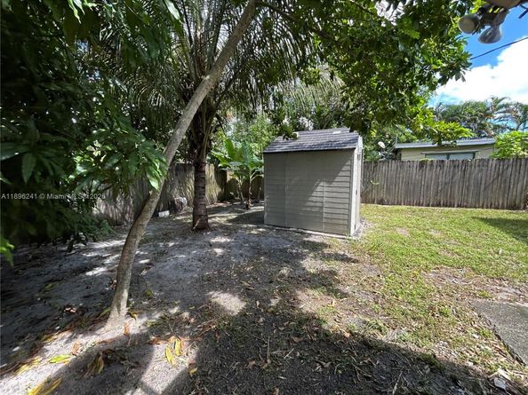 6121 Madison St, Hollywood FL 33023