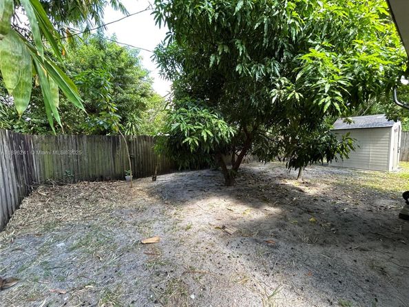 6121 Madison St, Hollywood FL 33023