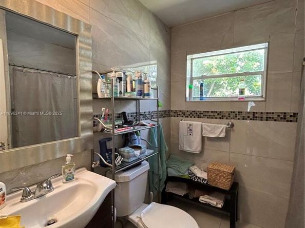 6121 Madison St, Hollywood FL 33023