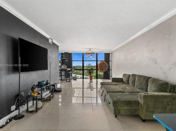 1000 Parkview Dr
