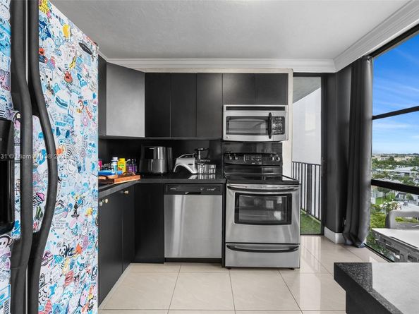 1000 Parkview Dr 1025, Hallandale Beach FL 33009