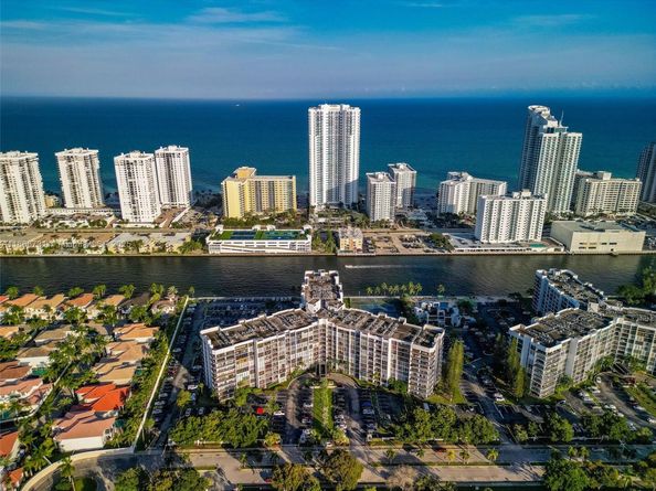 1000 Parkview Dr 1025, Hallandale Beach FL 33009