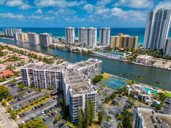 1000 Parkview Dr 1025, Hallandale Beach FL 33009