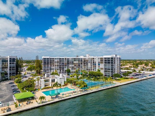 1000 Parkview Dr 1025, Hallandale Beach FL 33009