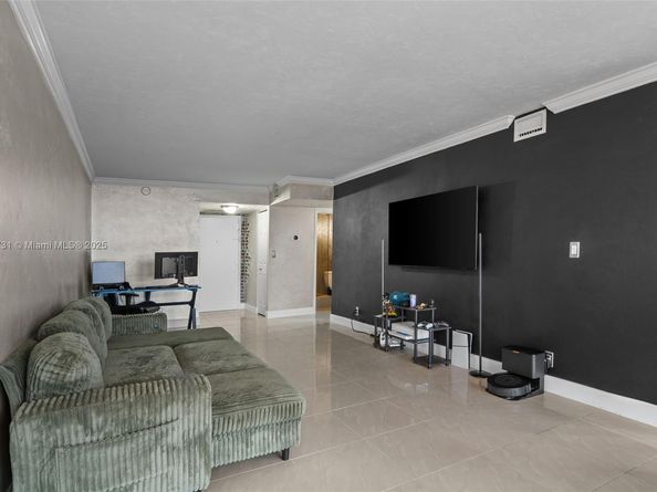 1000 Parkview Dr 1025, Hallandale Beach FL 33009