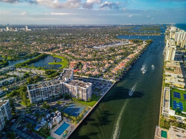 1000 Parkview Dr 1025, Hallandale Beach FL 33009