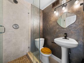 1000 Parkview Dr 1025, Hallandale Beach FL 33009