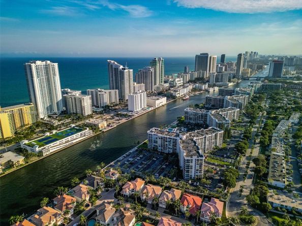 1000 Parkview Dr 1025, Hallandale Beach FL 33009