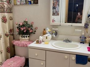 525 W 69th St 207, Hialeah FL 33014