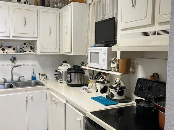 525 W 69th St 207, Hialeah FL 33014