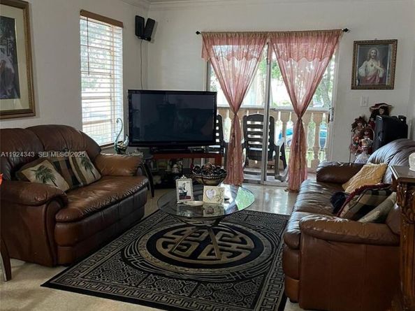 525 W 69th St 207, Hialeah FL 33014