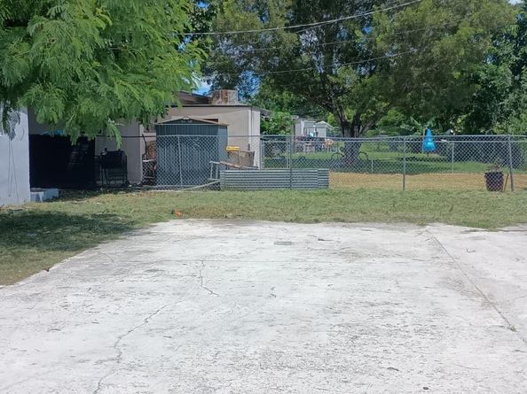 1140 NW 9th St, Homestead FL 33030