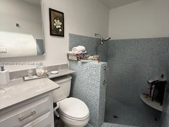 4713 Holly Dr, Tamarac FL 33319