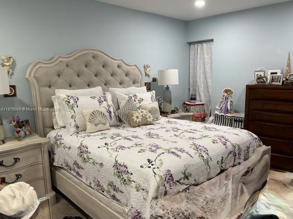 4713 Holly Dr, Tamarac FL 33319