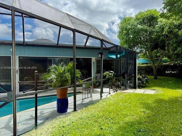 4713 Holly Dr, Tamarac FL 33319