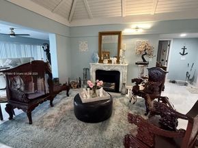 4713 Holly Dr, Tamarac FL 33319