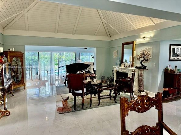 4713 Holly Dr, Tamarac FL 33319