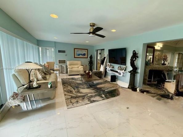 4713 Holly Dr, Tamarac FL 33319