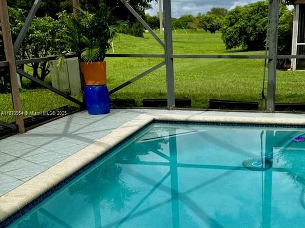 4713 Holly Dr, Tamarac FL 33319