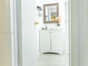 351 Cambridge Rd 107, Hollywood FL 33024