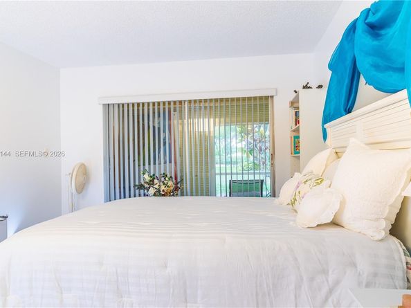 351 Cambridge Rd 107, Hollywood FL 33024