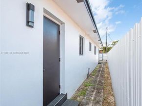 2221 Charleston St, Hollywood FL 33020