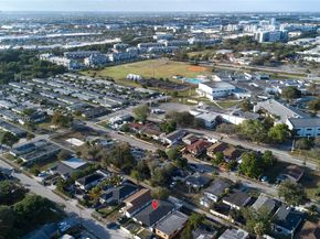 2221 Charleston St, Hollywood FL 33020