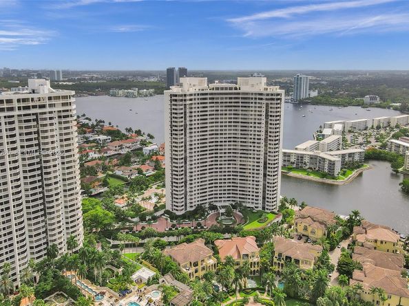 1000 W Island Blvd 807, Aventura FL 33160