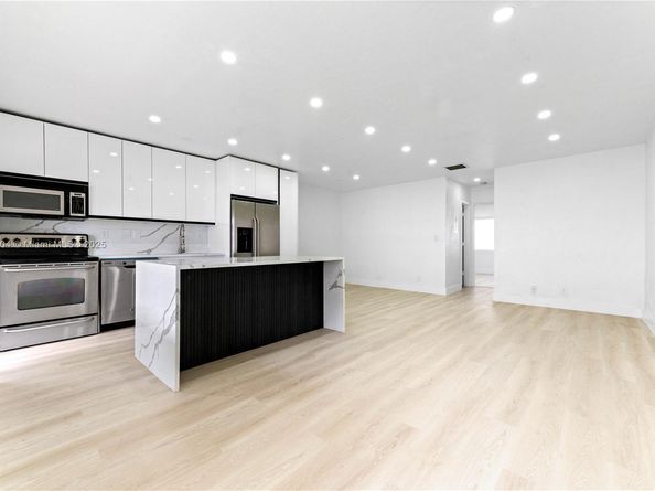2881 NE 32nd St 115, Fort Lauderdale FL 33306