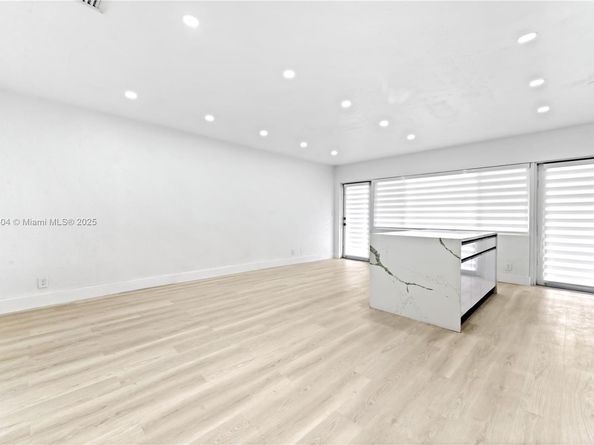 2881 NE 32nd St 115, Fort Lauderdale FL 33306