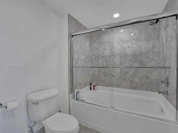 601 NE 36th St 811, Miami FL 33137