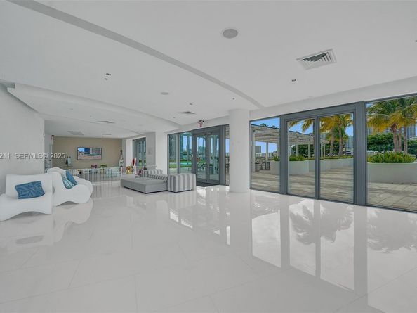 601 NE 36th St 811, Miami FL 33137