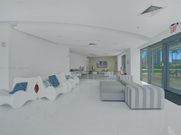 601 NE 36th St 811, Miami FL 33137