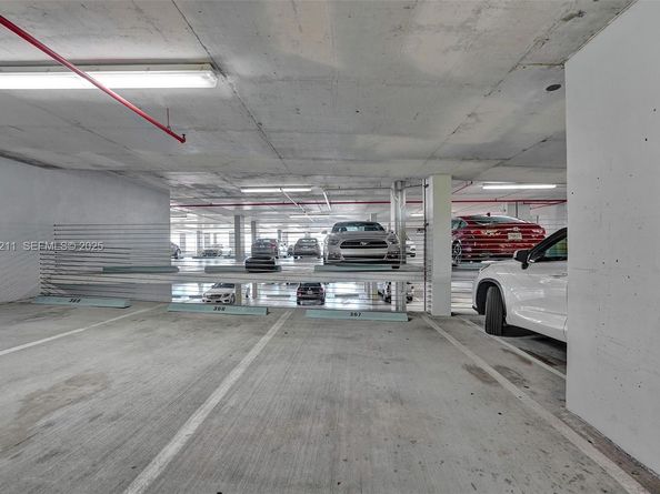 601 NE 36th St 811, Miami FL 33137