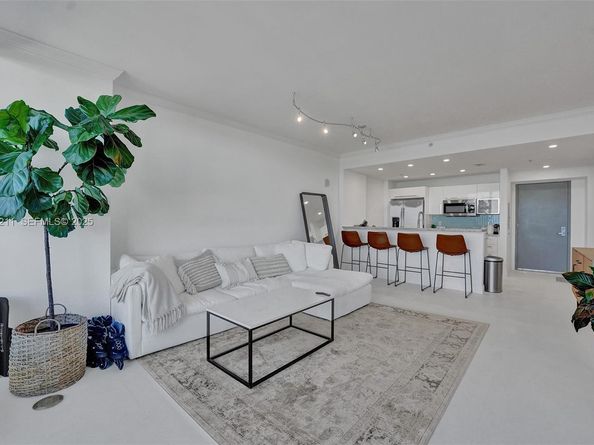 601 NE 36th St 811, Miami FL 33137