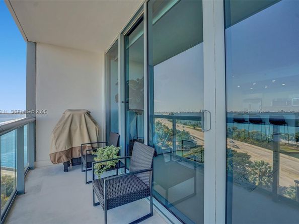 601 NE 36th St 811, Miami FL 33137