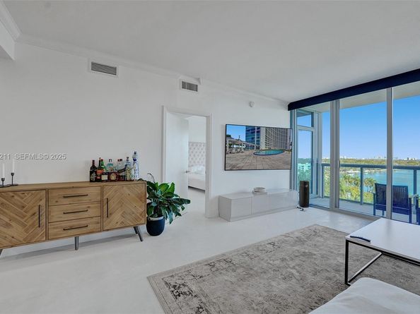 601 NE 36th St 811, Miami FL 33137