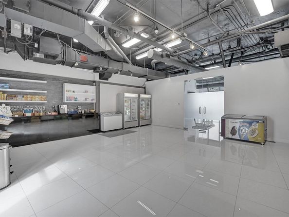 601 NE 36th St 811, Miami FL 33137